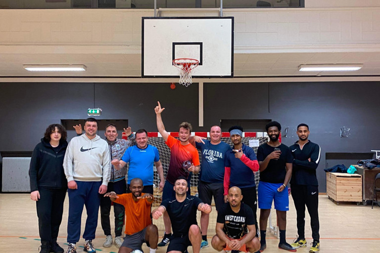 Fotballtrening startet av mannsgruppen i Bergen