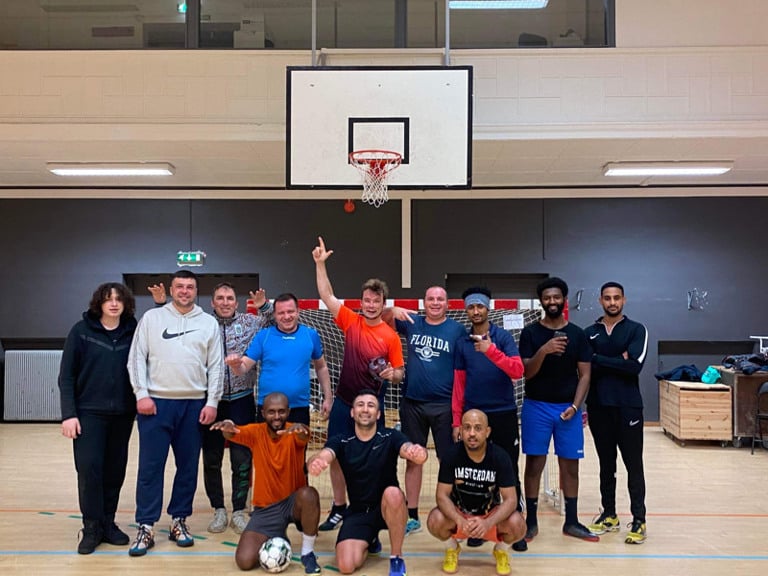 Fotballtrening startet av mannsgruppen i Bergen