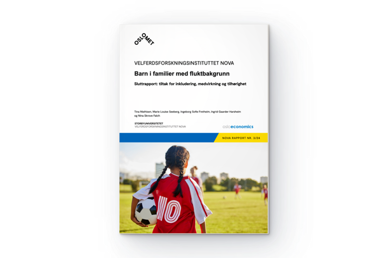 En bok med en fotballspiller som holder en fotball.