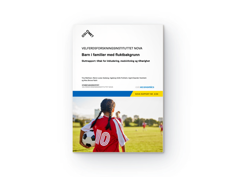 En bok med en fotballspiller som holder en fotball.